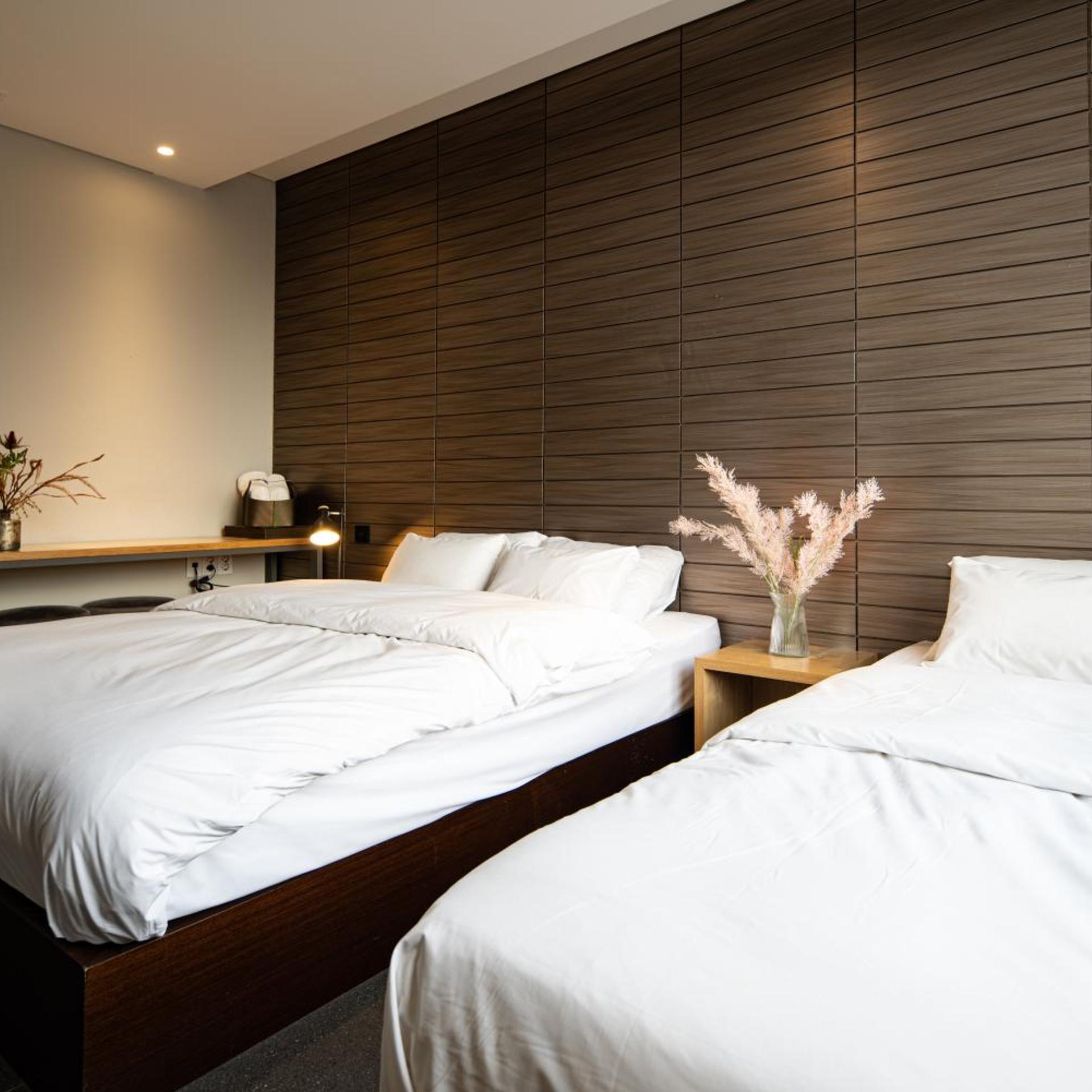 Semi Room, Family, Suite