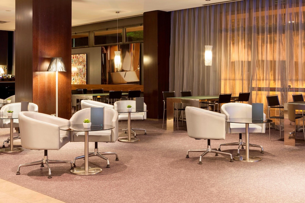 AC Hotel by Marriott Madrid Airport 31/45