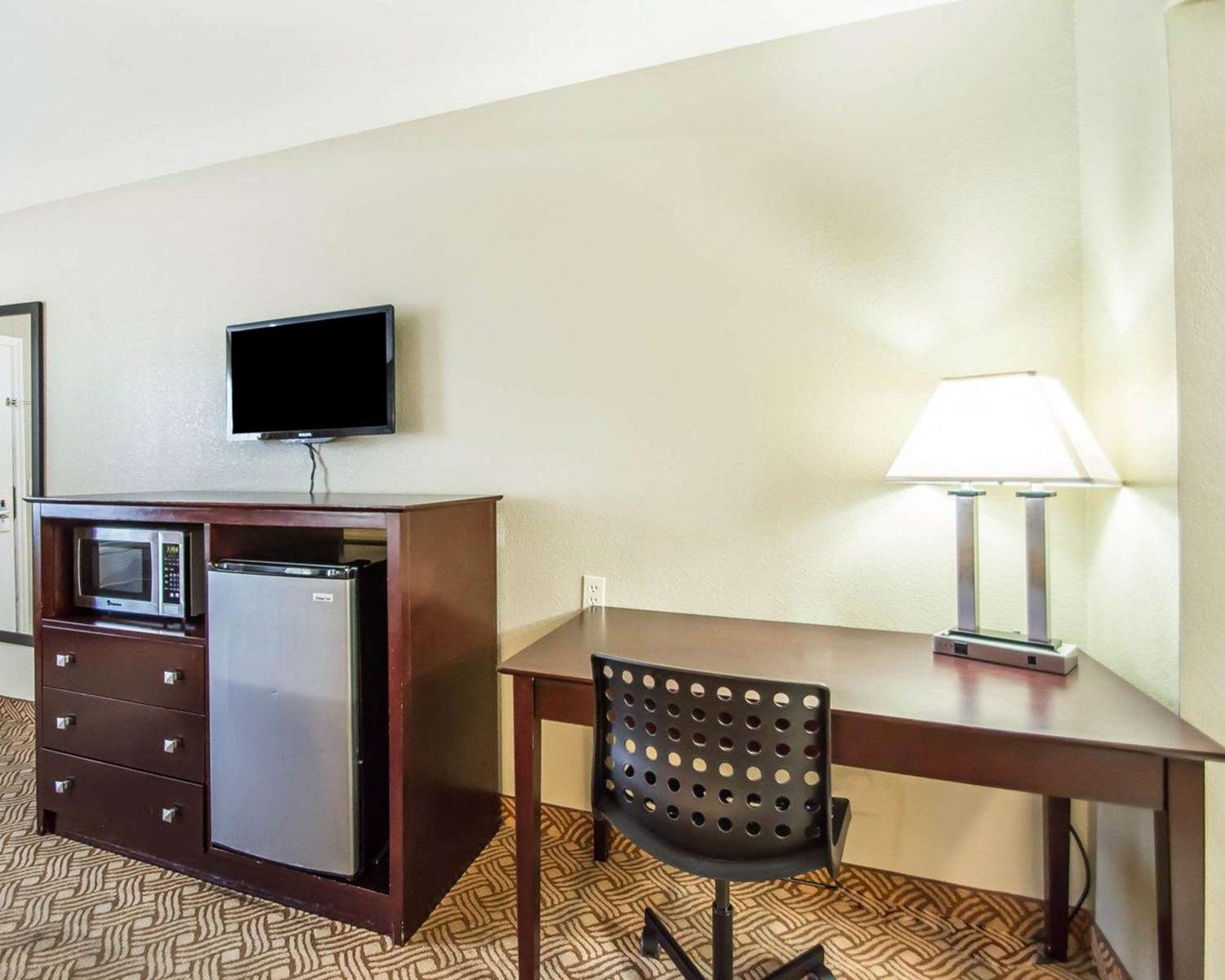 Quality Inn Suites By the Parks 26/30