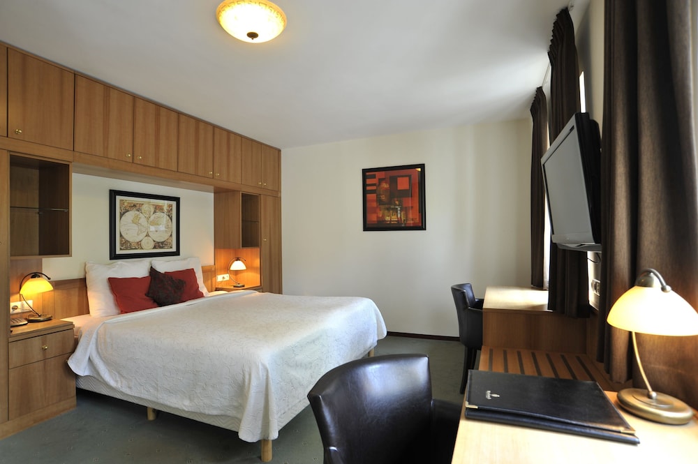 Hotel Mastbosch Breda 8/67