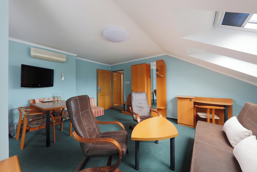 Hotel Nikolas 25/50
