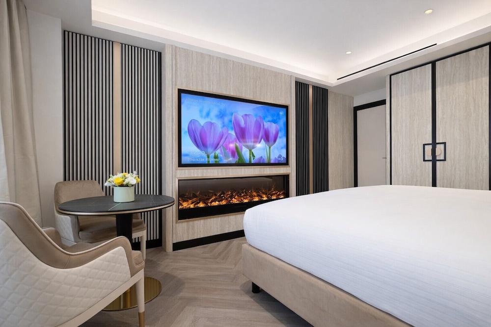 LUXURY, SUITE
