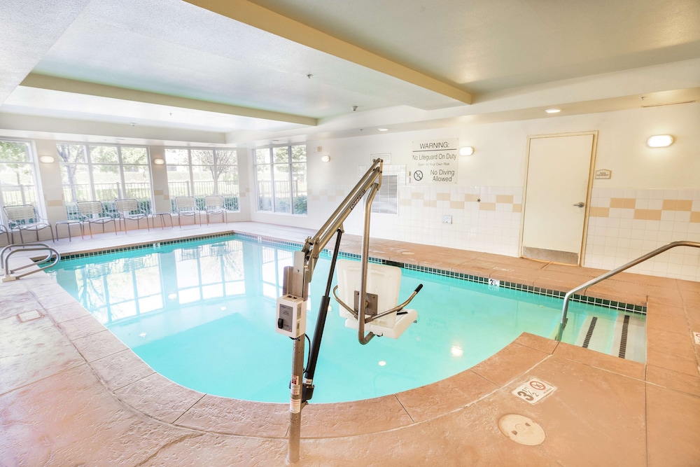 Hilton Garden Inn Ontario/Rancho Cucamonga 33/49