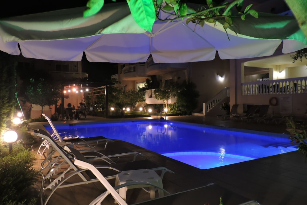 GOLDEN ROSE SUITES 13/62