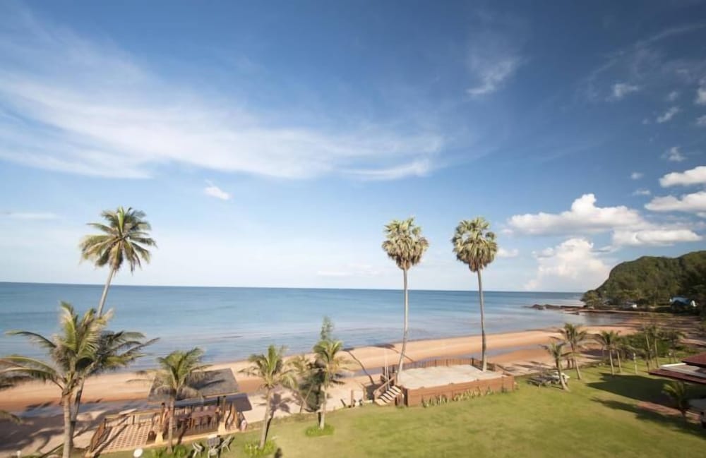 Bansaithong Beach Resort 44/52