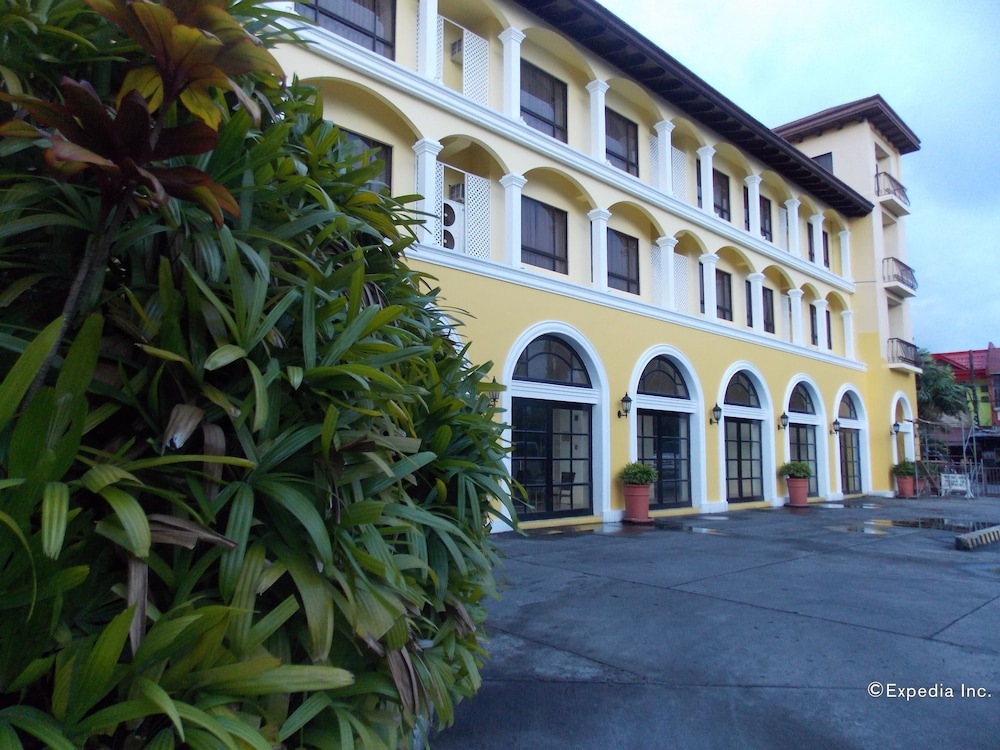 Planta Centro Bacolod Hotel Residences 33/46