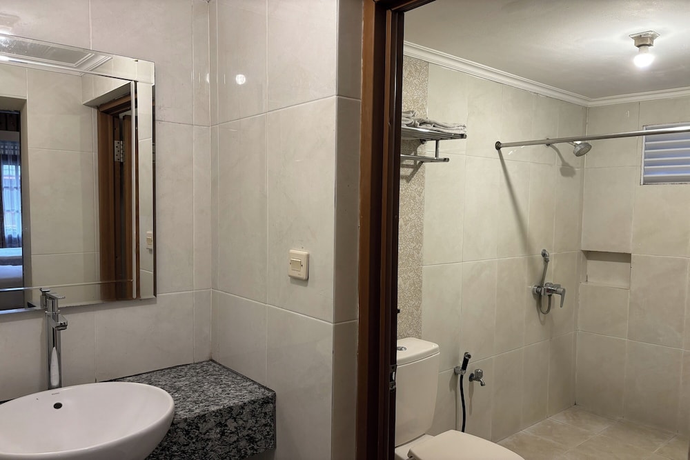 Classic, Twin Beds, Pool Access
