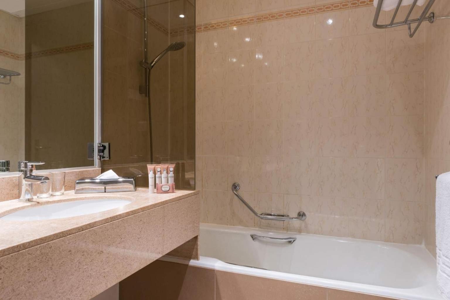 غرفة سوبيريور، Hotel Mercure Paris Boulogne Pont de Saint Cloud (Janvier 2026) 5/8
