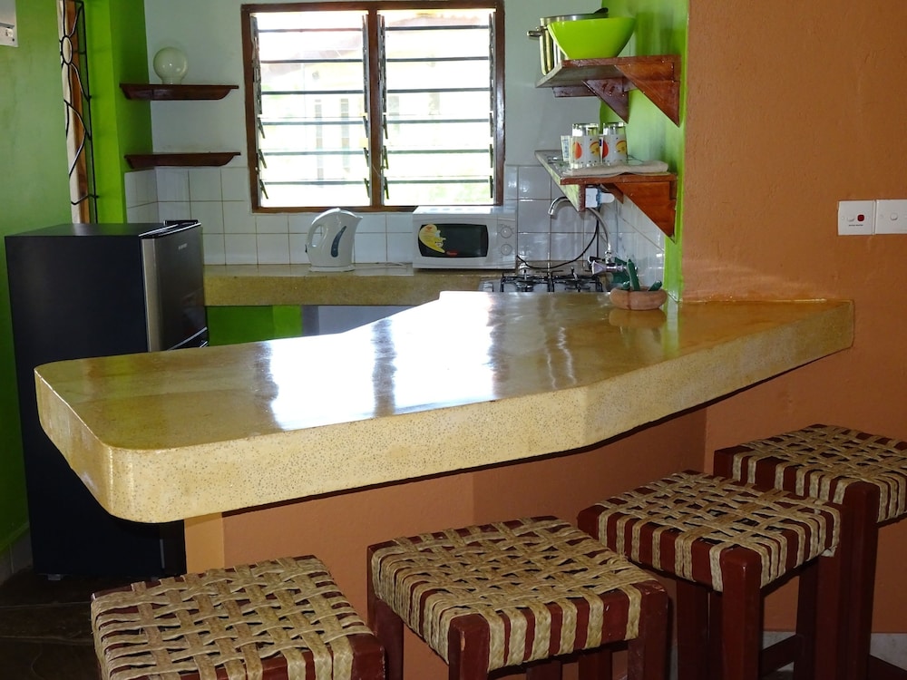 Doric Cottages Diani 25/50