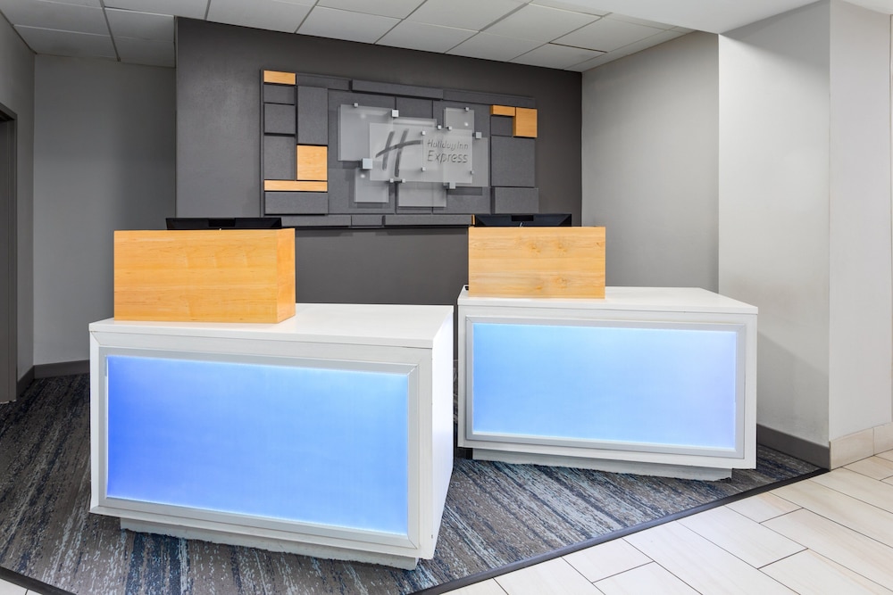 Holiday Inn Express New Albany - Louisville NW 6/50