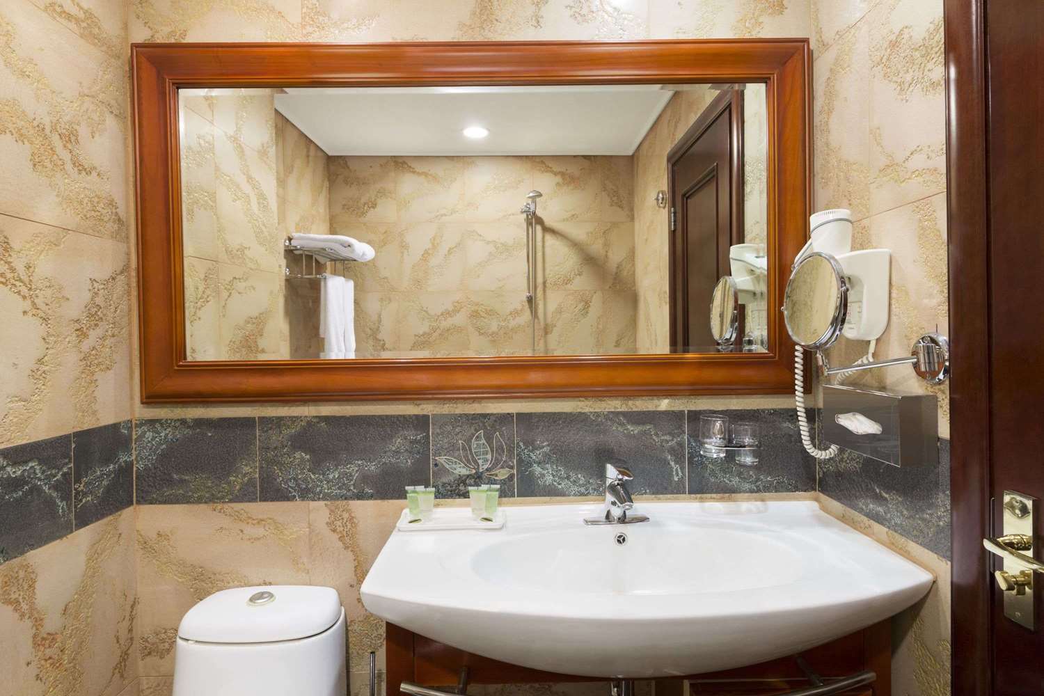 Ramada Brasov Hotel 18/22