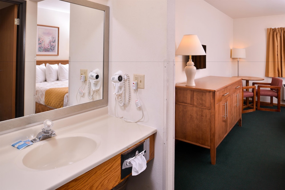 Americas Best Value Inn Missouri Valley 9/28