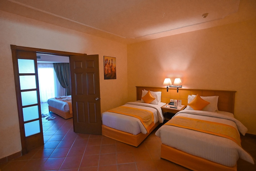Family Triple Suite with Pool View 3A+2C