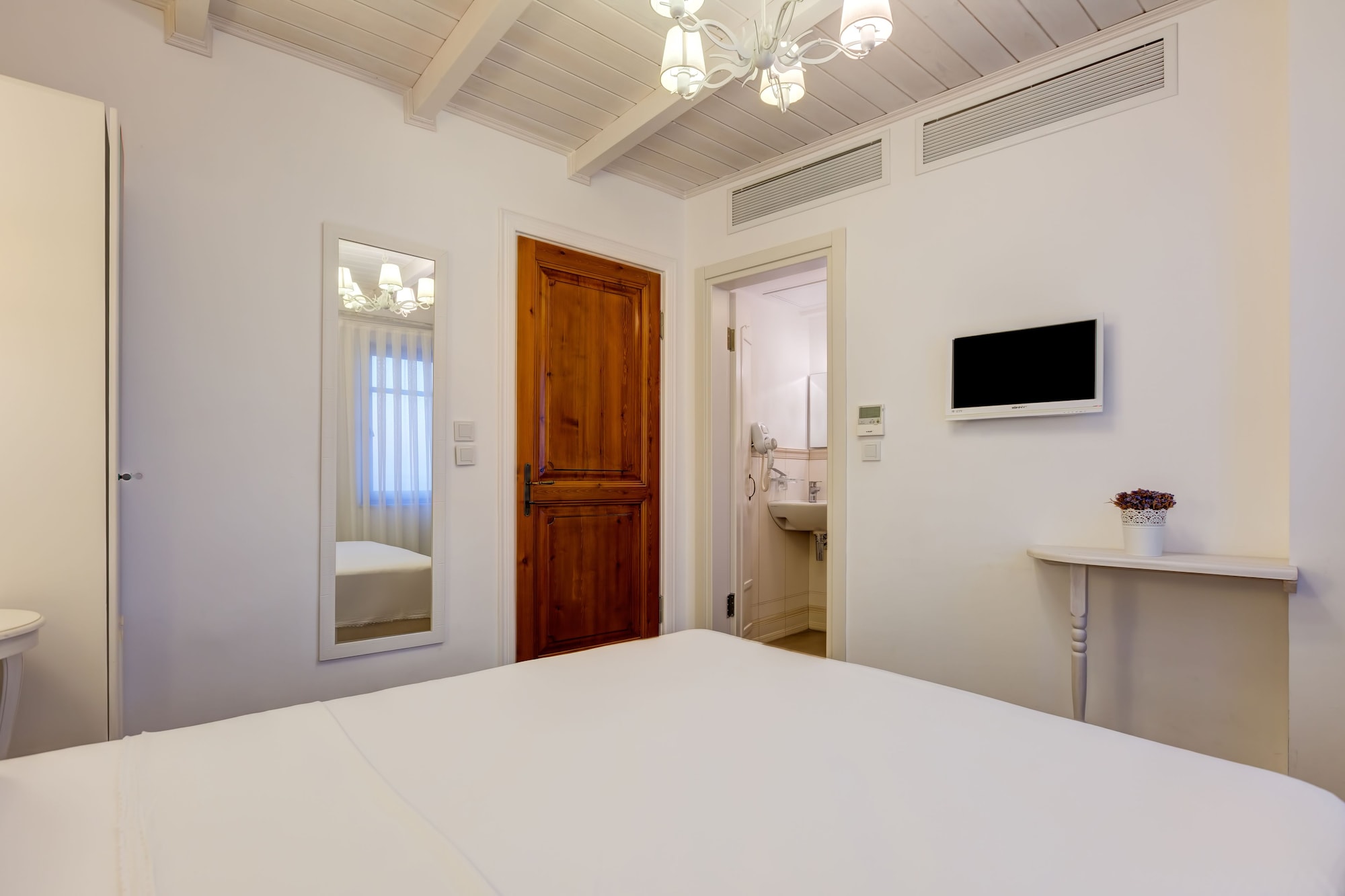SUPERIOR, DOUBLE BED, PARTIAL SEA VIEW