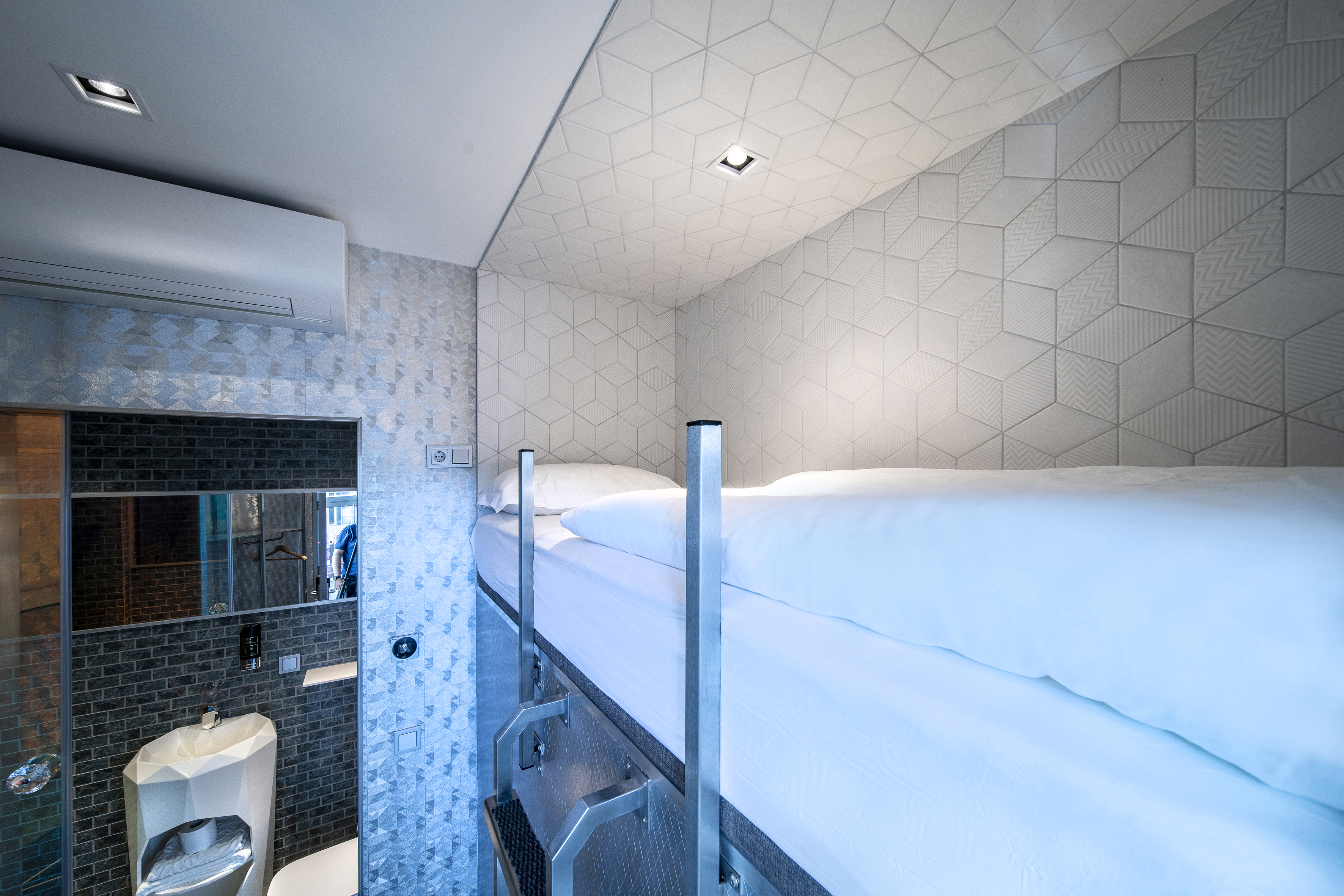 Diamond Capsule Hotel Amsterdam South 23/32