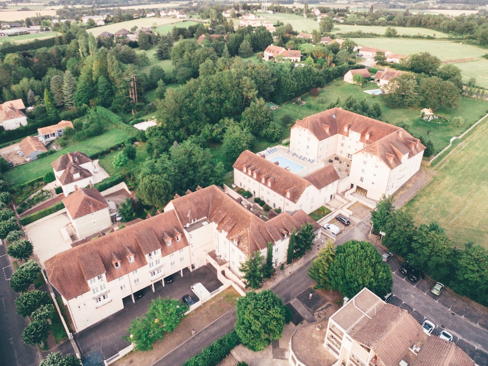 Appart Hotel La Roche-Posay 58/62