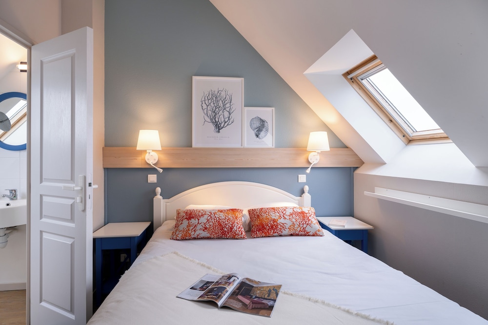 1 Bedroom, Renovated, Apartment, Bunk Bed, Sea View, 2 Sofa, Alcove, Balcony or Terrace