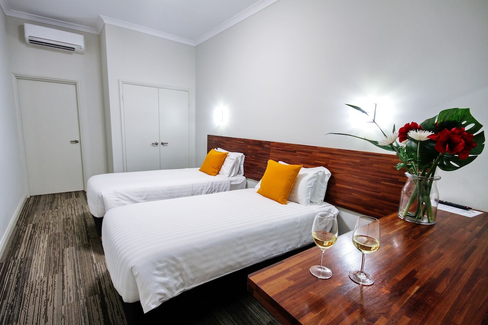 Gallery Hotel 35/71