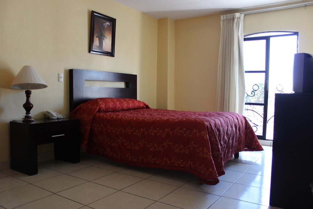 HOTEL CONQUISTADORES 30/35