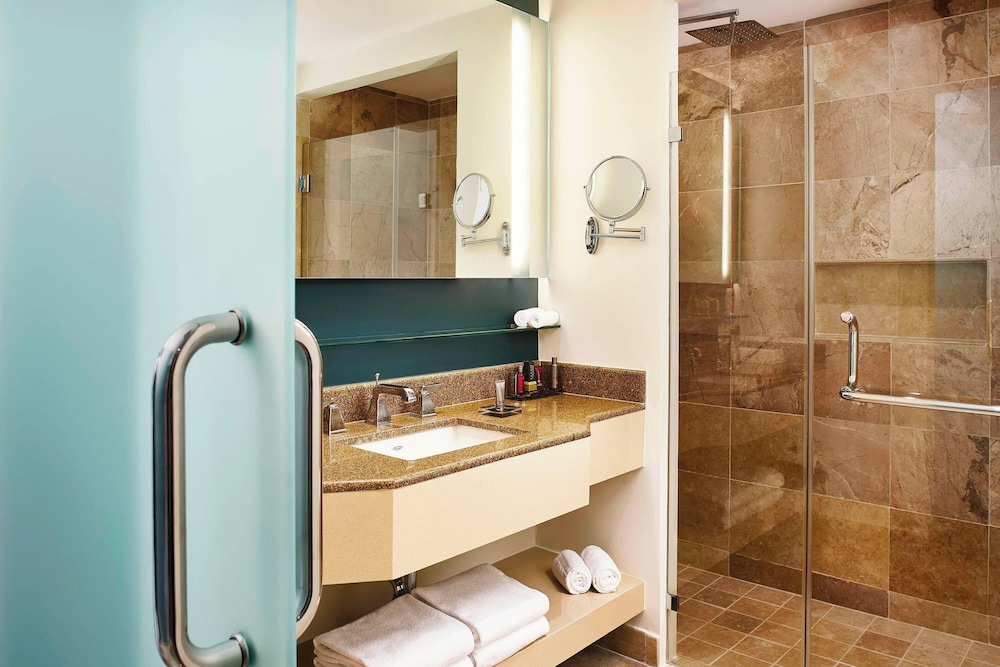 غرفة بانورامية بسريرين مزدوجين بإطلالة على البحر بشرفة، Marriott Puerto Vallarta Resort and Spa (ex Casa Magna Marriott Puerto Vallarta Resort and Spa) 6/10