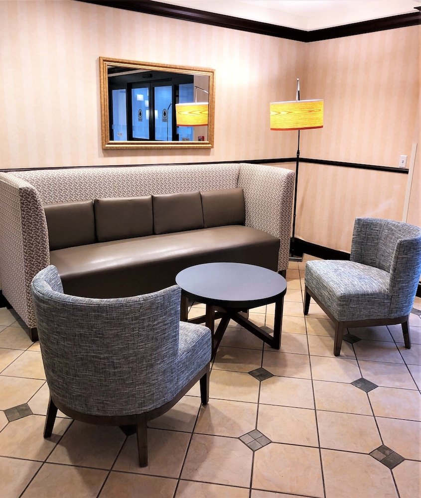 Holiday Inn Express Syracuse Airport 41/65