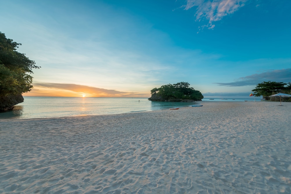 Crimson Resort & Spa Boracay photo3