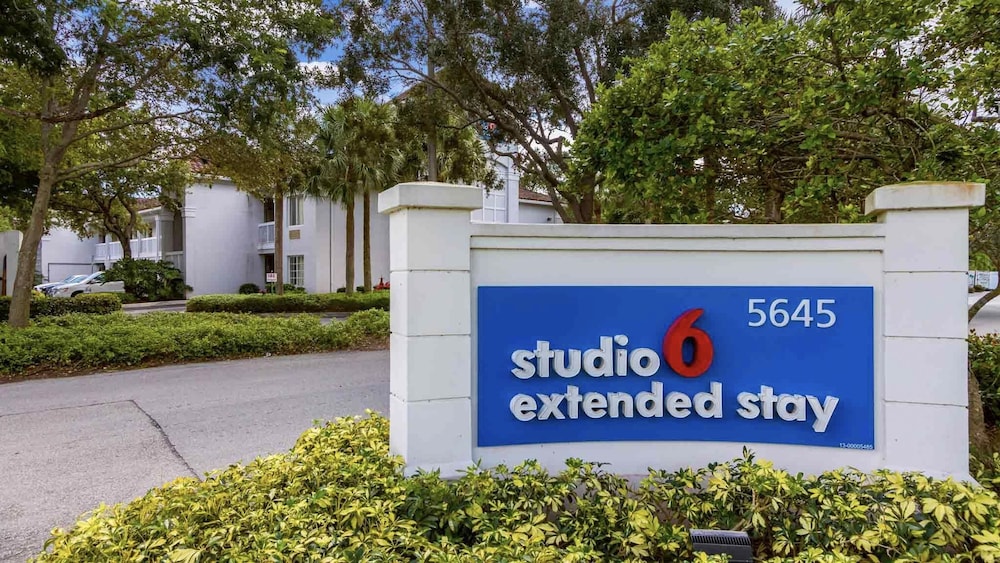 Studio 6 Extended Stay - Coral Springs, FL - Fort Lauderdale 40/60