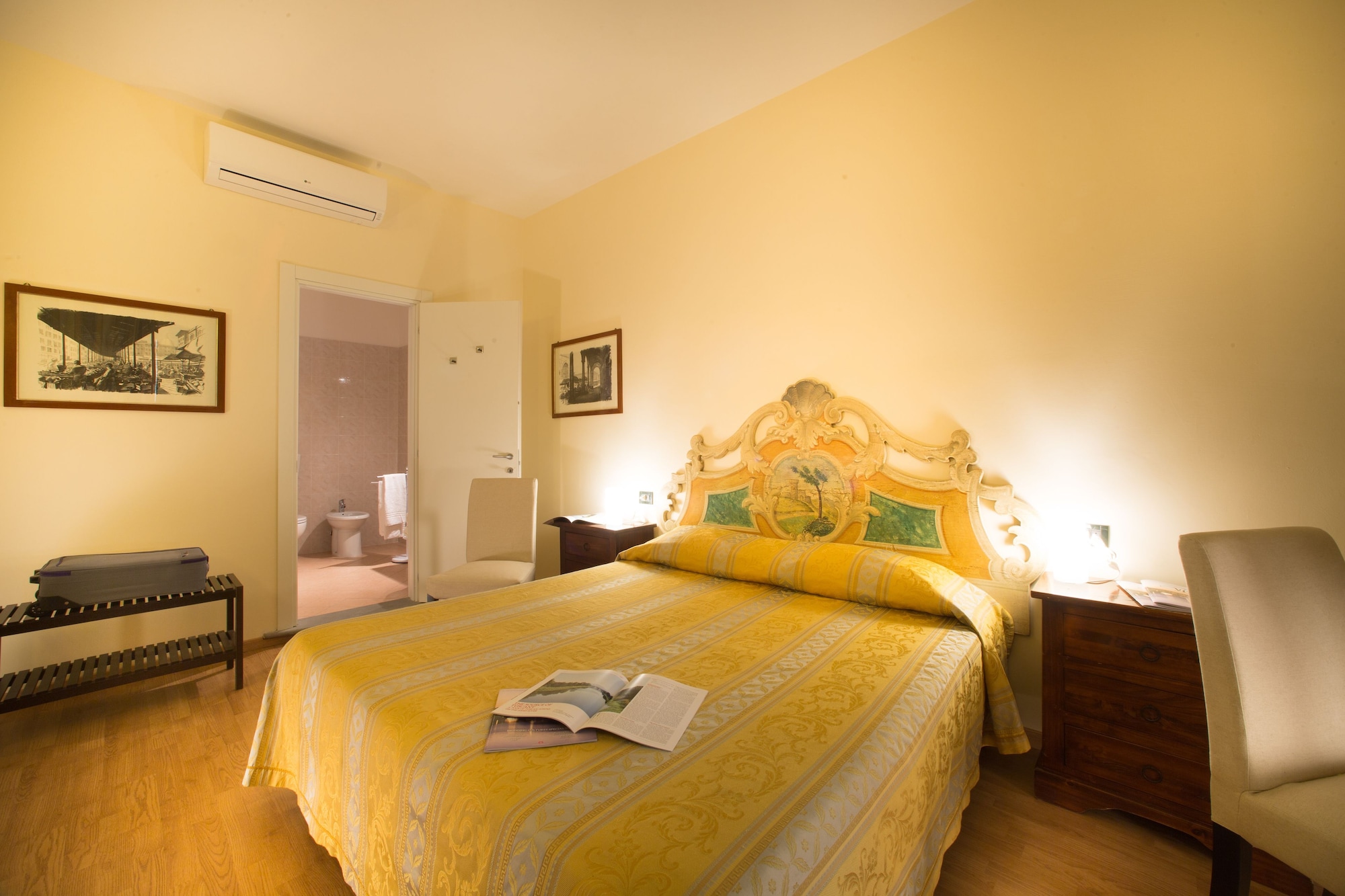 ROOM, DOUBLE BED