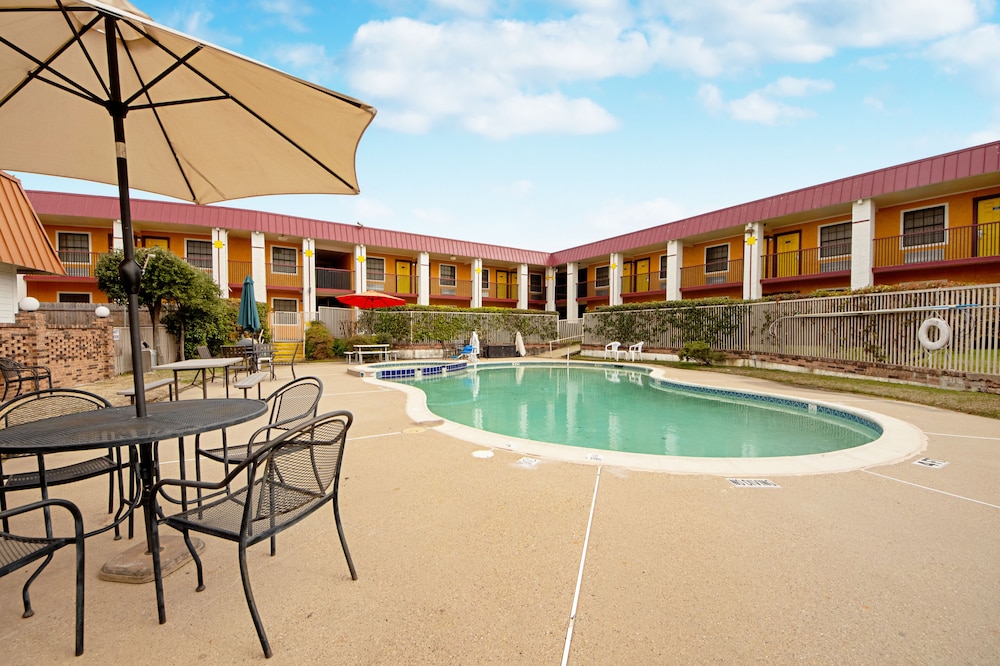 Economy Inn Suites 31/44