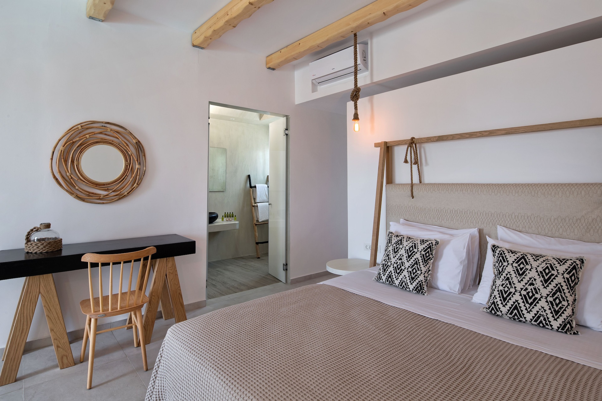Senior, Suite, Twin Beds, Sea View, Sofa, Hot Tub