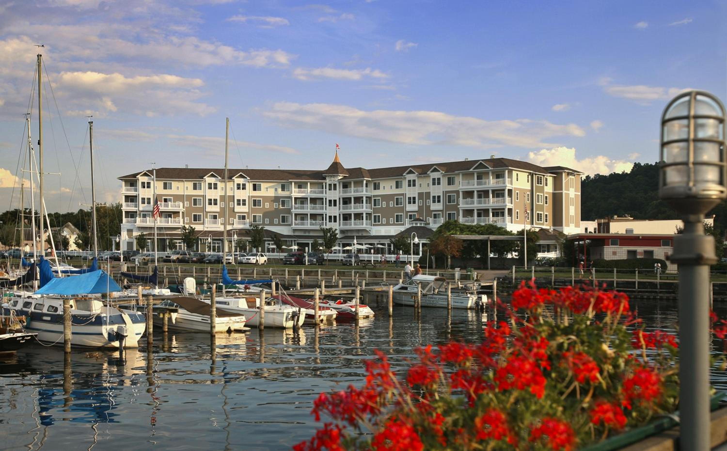 Watkins Glen Harbor Hotel 28/34