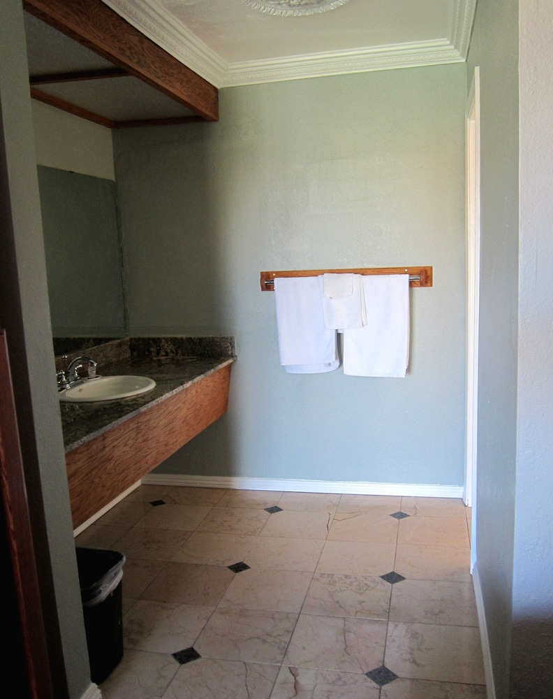 Best Budget Inn Fresno 23/28