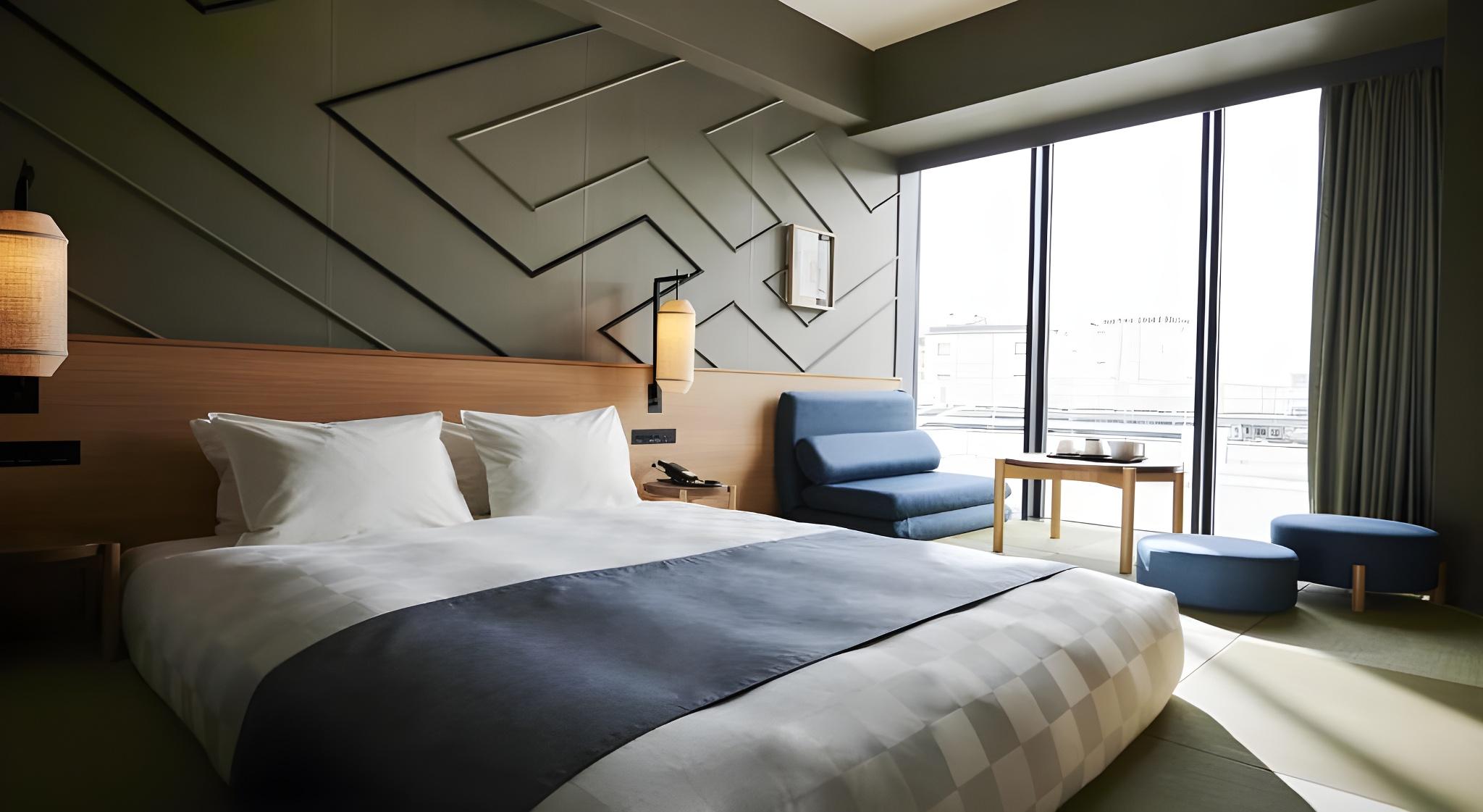 Moderate, Queen Bed