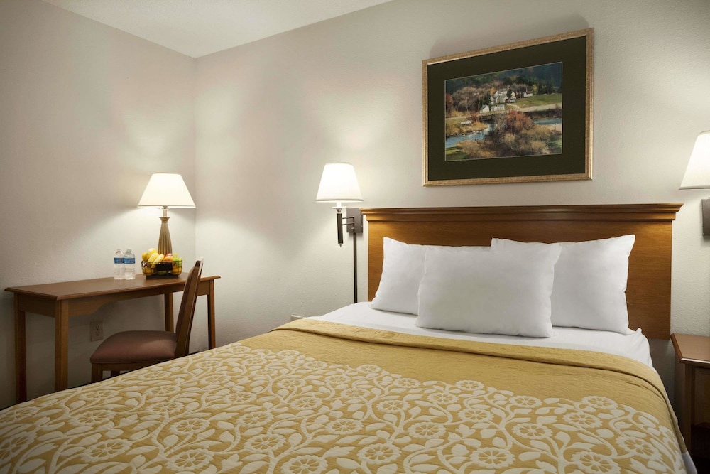 Days Inn By Wyndham Alexandria 7/19