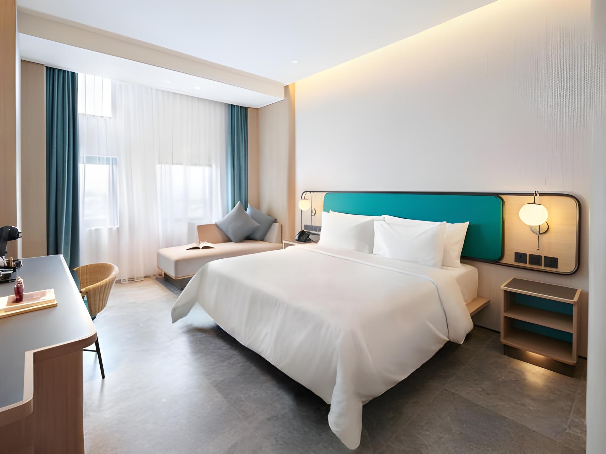 Studio, Queen Bed