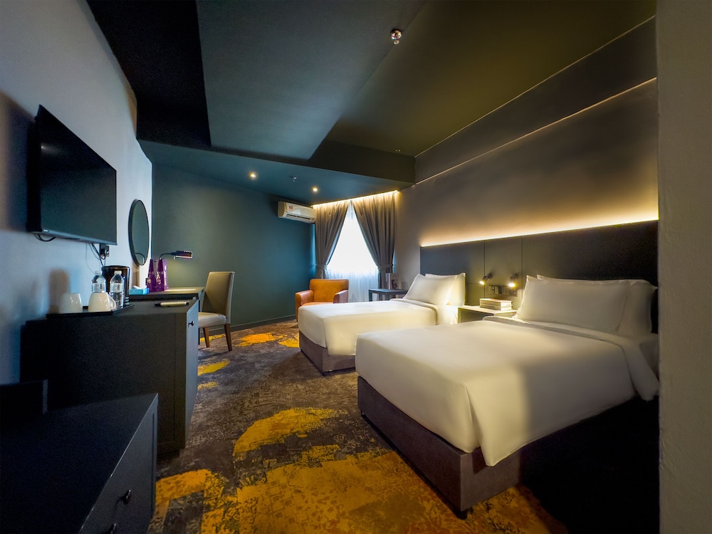 DELUXE, TWIN BEDS