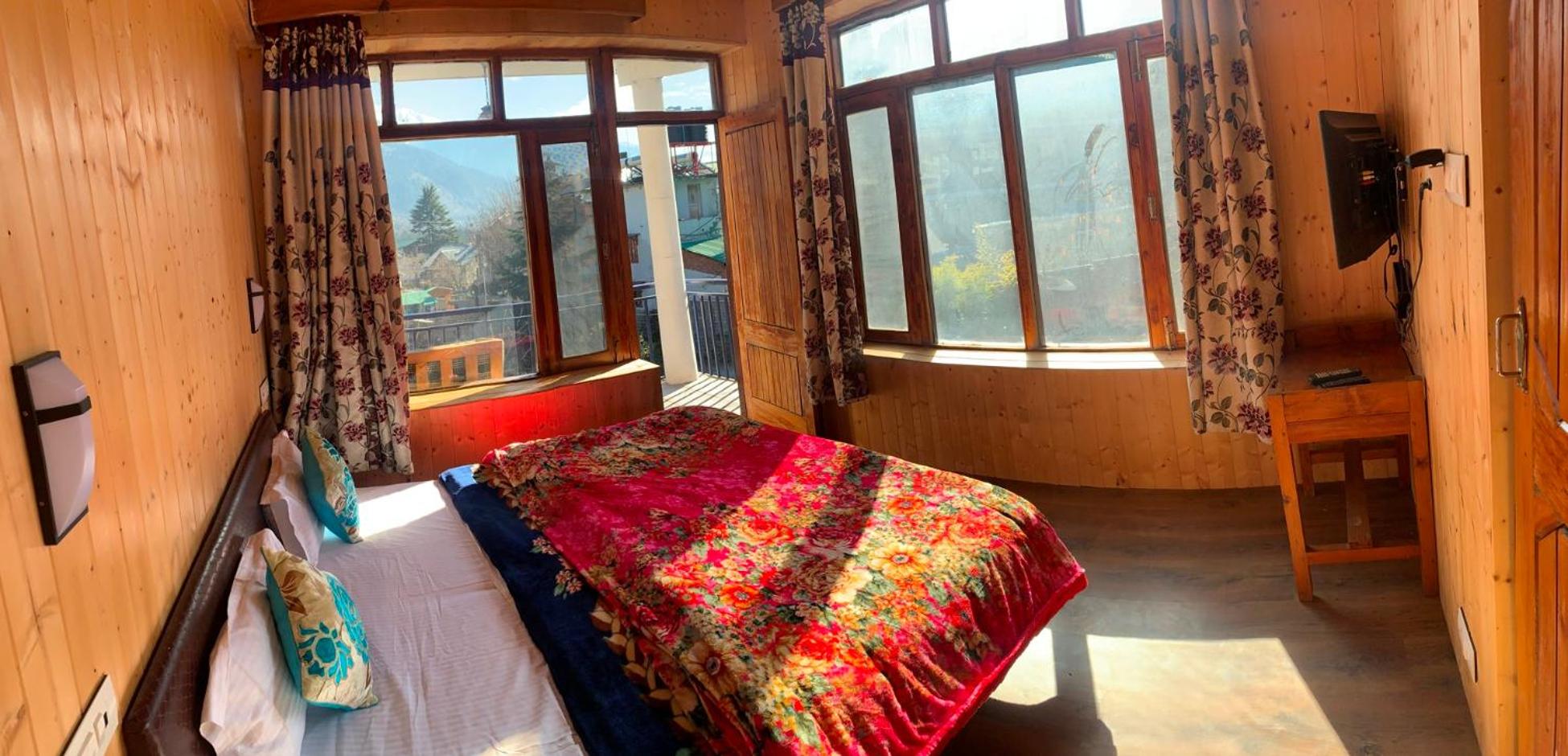 TOURIST HOTEL 28/55