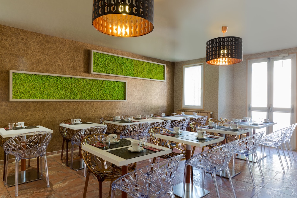 restaurant cafeteria