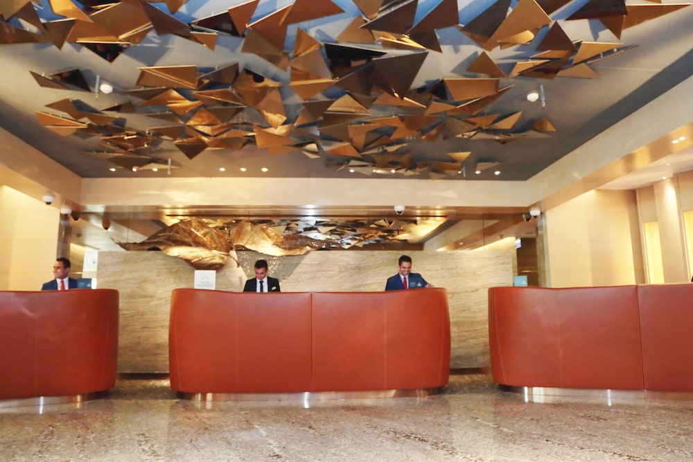 Lobby at Hilton Hotel Colombo, COLOMBO