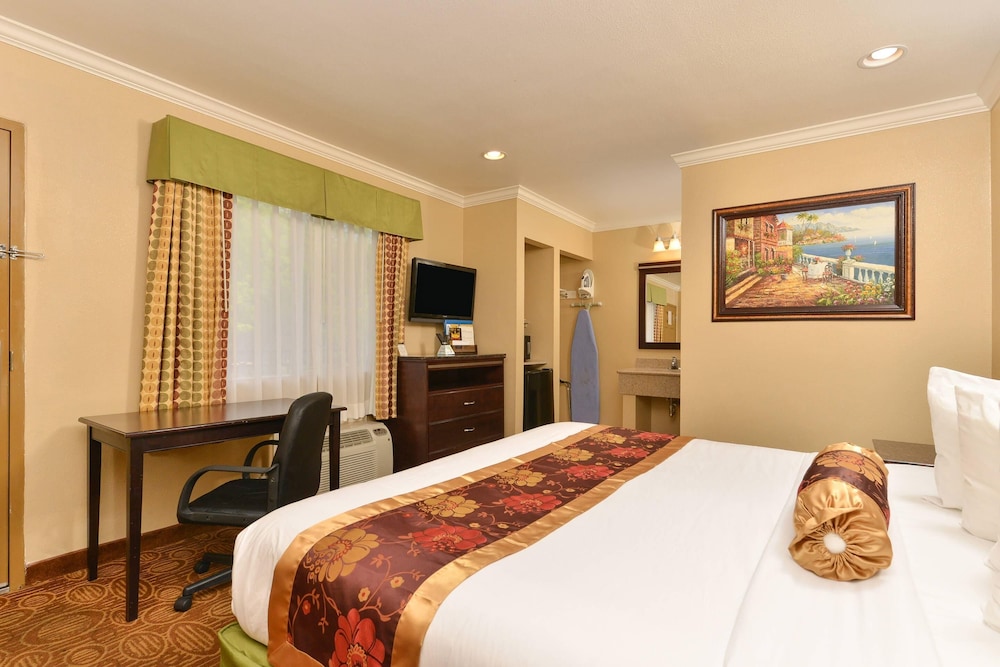 غرفة بسرير كينج لذوي الإعاقة، Rodeway Inn San Diego Near SDSU 2/5
