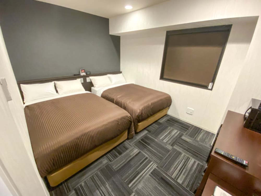 ROOM, TWIN BEDS