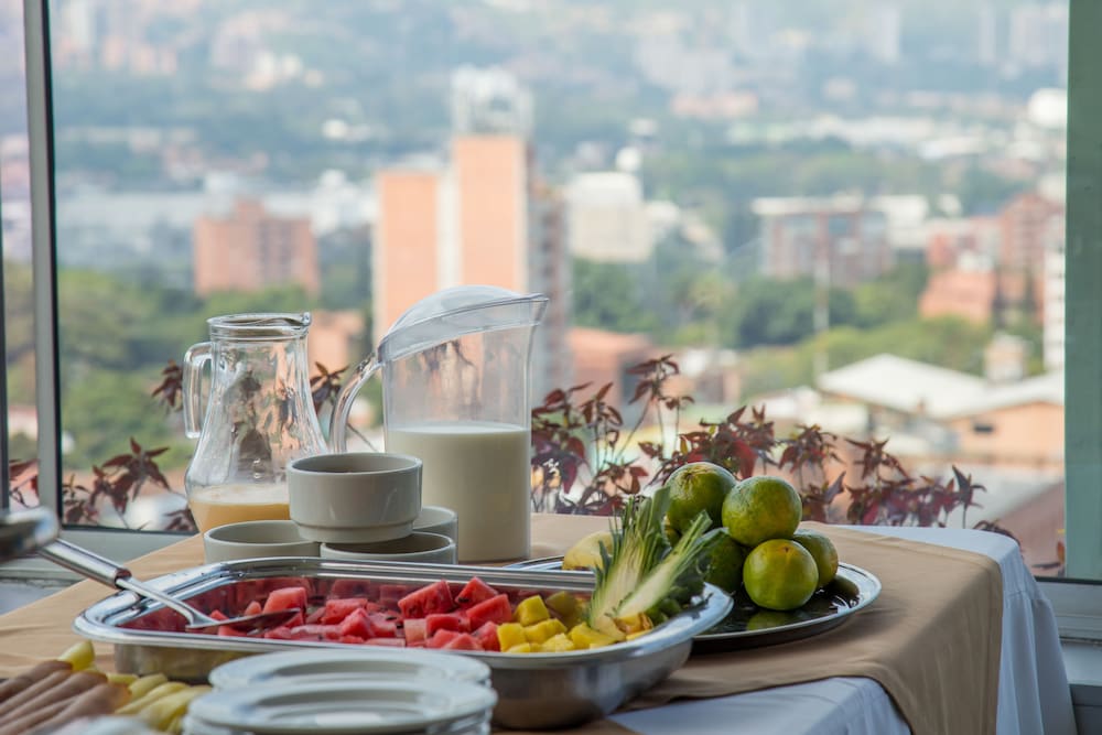 Aparta Suites Torre Poblado 30/40