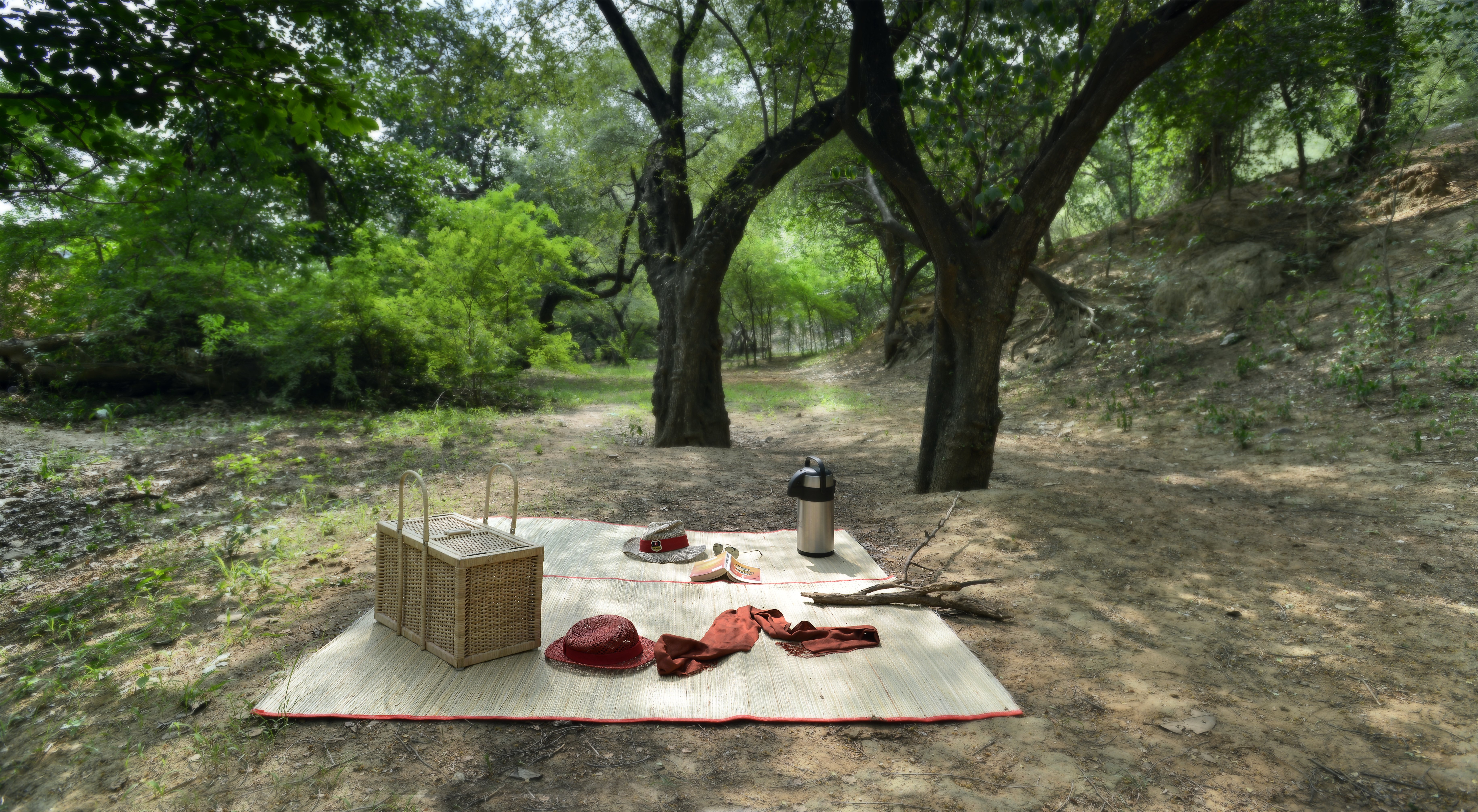 THE LALIT MANGAR 48/52