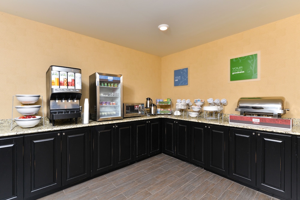 Comfort Suites near Route 66 41/49