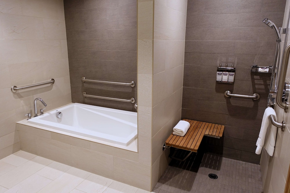Hyatt Regency Seattle 62/63