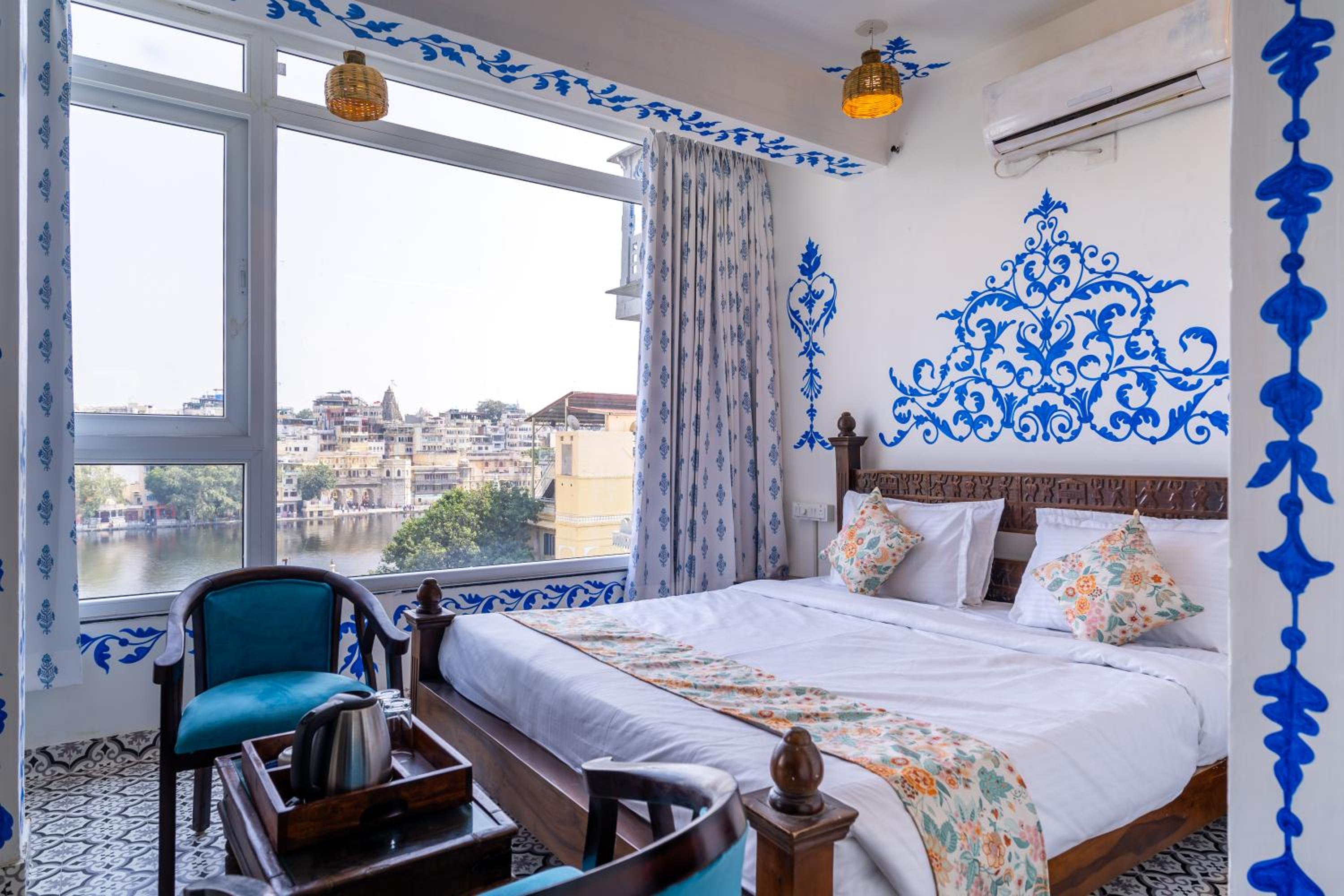 Super, Deluxe, King Bed, Lake View