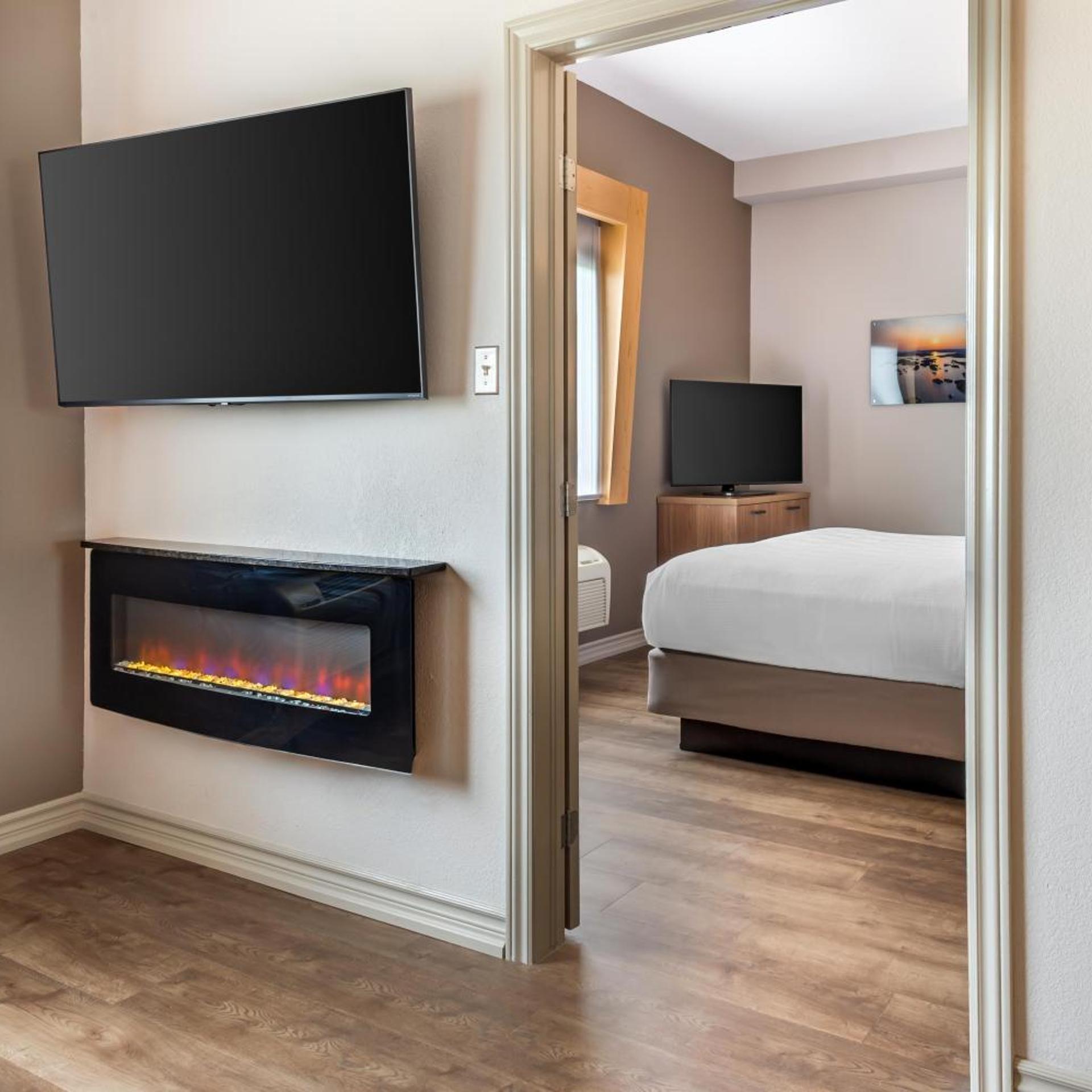 جناح بسرير كينج بدون إطلالة مع أريكة بجاكوزي، Best Western Plus 1000 Islands Hotel & Suites 3/5