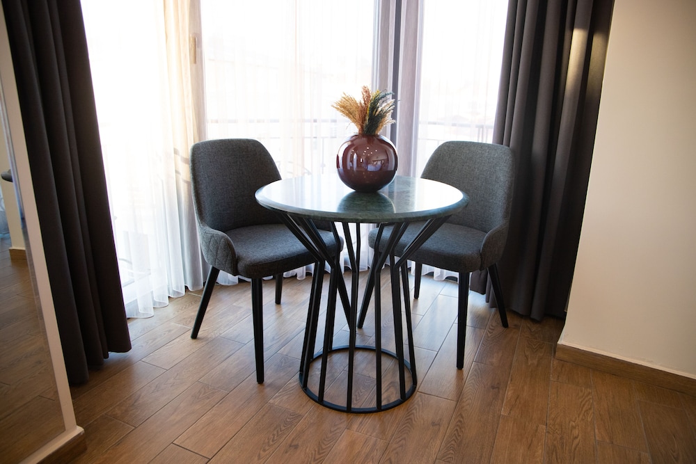La Wisteria Boutique Hotel 60/66
