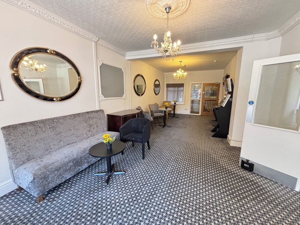 The Royal Alexandra 28/52