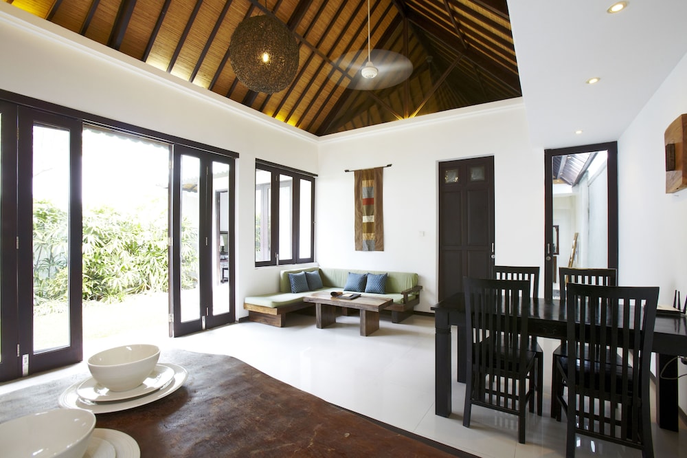 Artemis Villa And Hotel 27/46